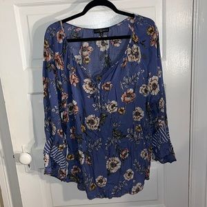 Flowy top with v neck line draw string